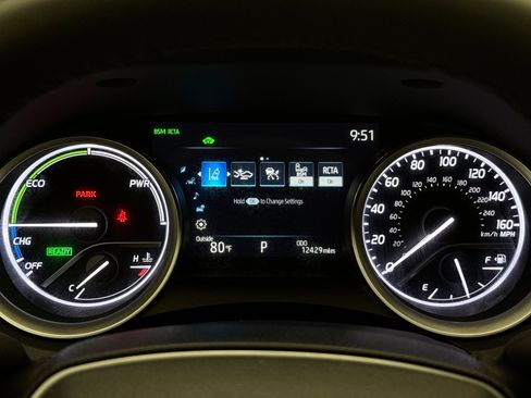 Used 2024 Toyota Camry XLE w/ Cold Weather Package FWD image 13