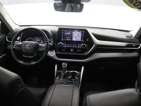 Used 2021 Toyota Highlander XLE AWD/4WD image 27
