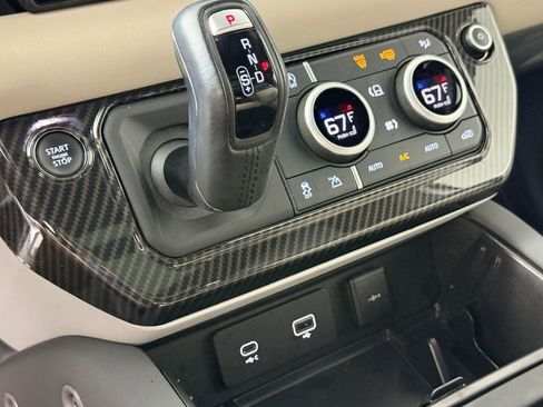 Used 2023 Land Rover Defender 110 X-Dynamic SE image 18