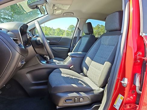 Certified 2024 Chevrolet Equinox LT FWD image 13