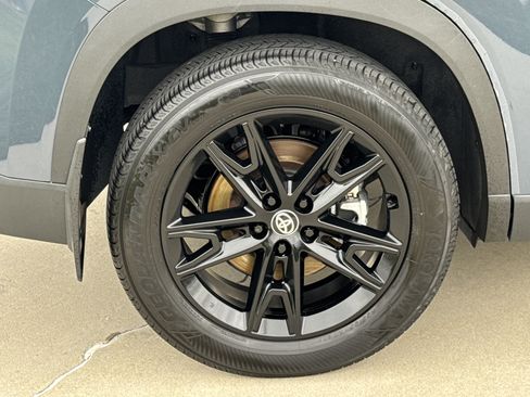 Used 2024 Toyota Grand Highlander Limited AWD/4WD image 12