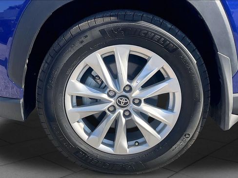 Used 2025 Toyota Corolla Cross LE FWD image 11
