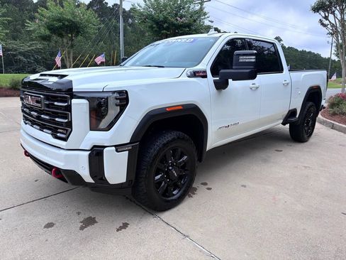 Used 2025 GMC Sierra 2500 AT4 AWD/4WD image 9
