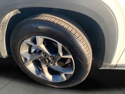 Used 2025 Chevrolet Trax LT w/ LT Convenience Package image 49