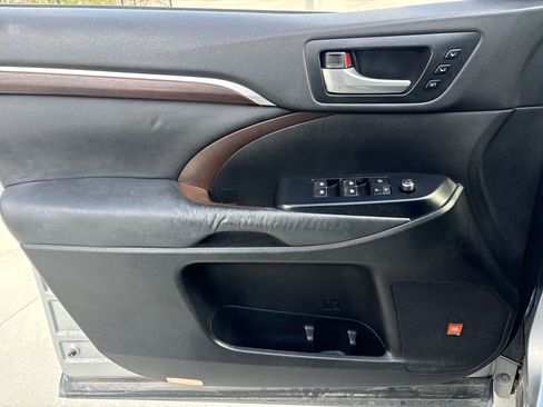 Used 2015 Toyota Highlander Limited image 16