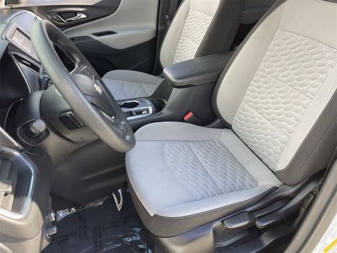 Used 2021 Chevrolet Equinox LS image 18