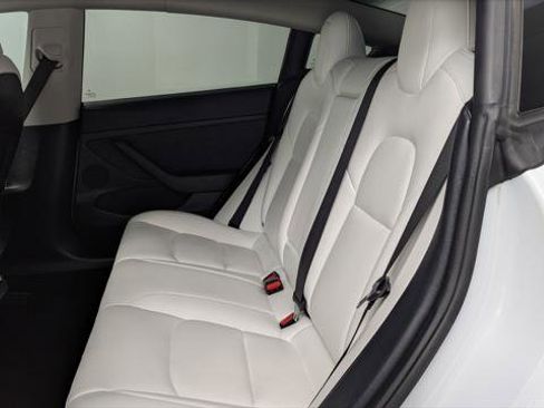 Used 2022 Tesla Model 3 image 15