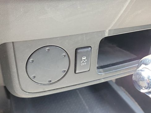 Used 2014 Nissan Frontier SV RWD image 27