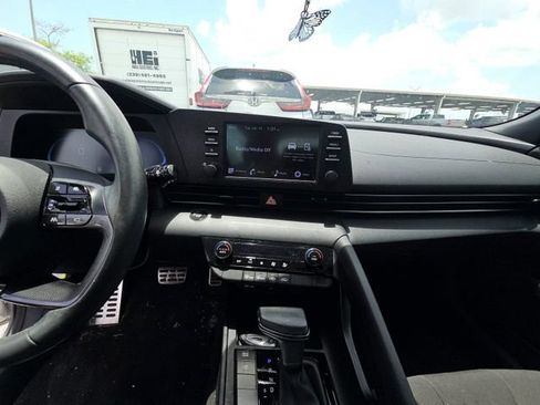 Used 2025 Hyundai Elantra Sport FWD image 10