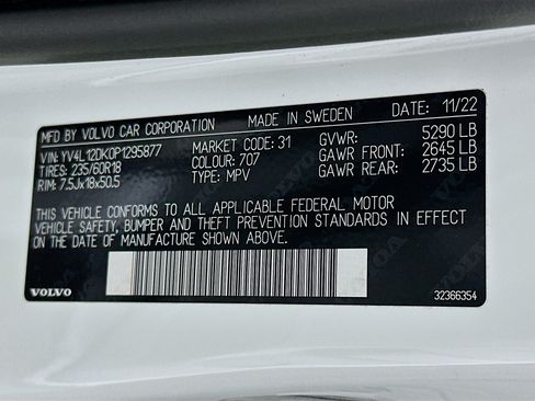 Used 2023 Volvo XC60 B5 Core FWD image 12
