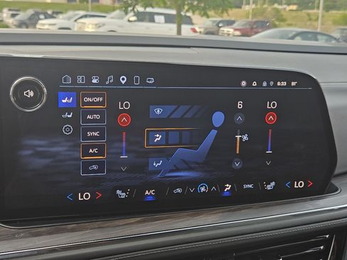 Used 2025 Chevrolet Suburban LT RWD image 24