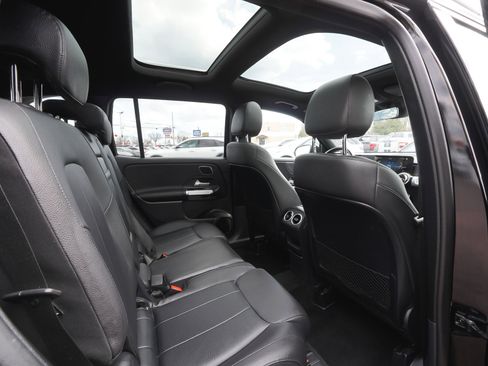 Used 2023 Mercedes-Benz GLB 250 4MATIC w/ Premium Package image 43