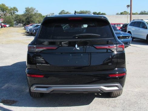 New 2025 Mitsubishi Outlander SE image 4