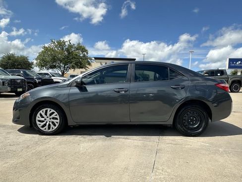 Used 2017 Toyota Corolla LE FWD image 2