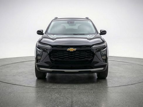 Used 2025 Chevrolet Trax LT w/ LT Convenience Package image 2