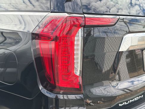 Used 2021 GMC Yukon Denali w/ Denali Premium Package AWD/4WD image 14