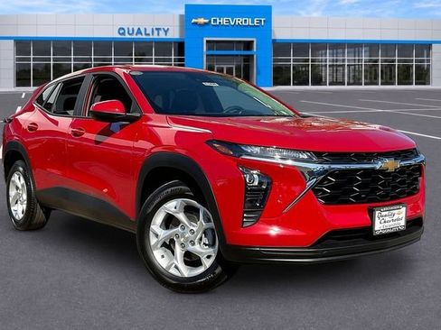 New 2026 Chevrolet Trax LS w/ LS Convenience Package FWD image 1