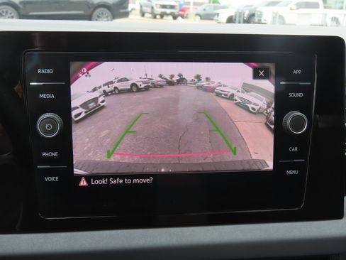 Used 2025 Volkswagen Jetta SE FWD image 31