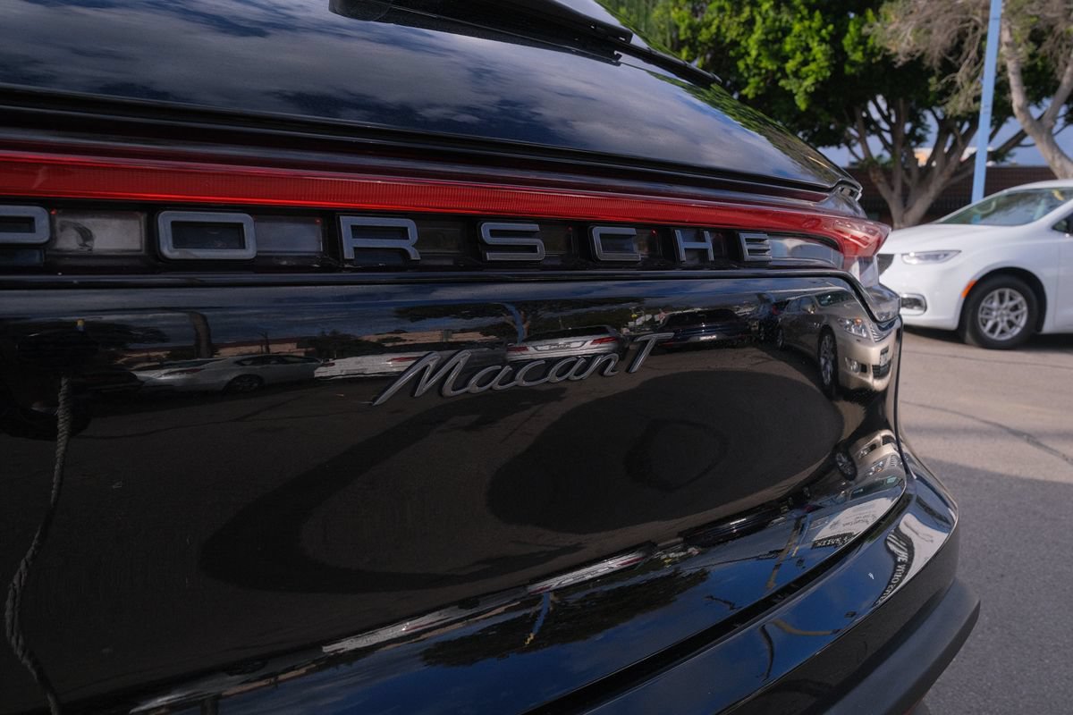 Used 2023 Porsche Macan Turbo AWD/4WD image 52