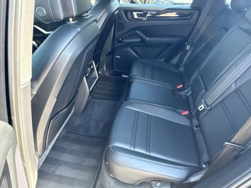 Used 2022 Porsche Cayenne Base image 20