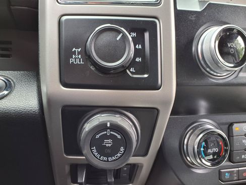 Used 2019 Ford F150 Lariat w/ Equipment Group 502A Luxury AWD/4WD image 13