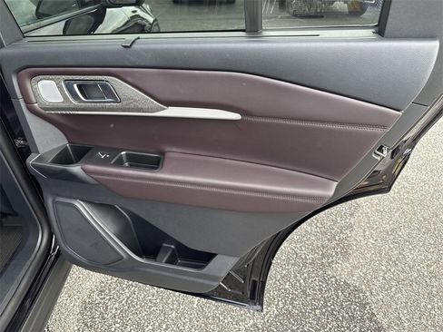 Used 2025 Ford Explorer Platinum image 26