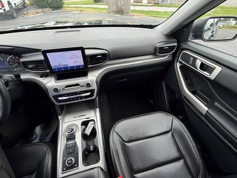 Used 2024 Ford Explorer XLT w/ Equipment Group 202A AWD/4WD image 13