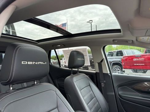 Used 2023 GMC Terrain Denali w/ Denali Premium Package AWD/4WD image 7