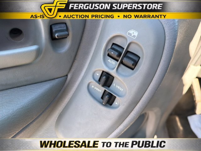 Used 2005 Chrysler Town & Country Touring FWD image 15