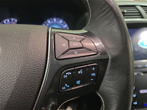 Used 2018 Ford Explorer Platinum image 21