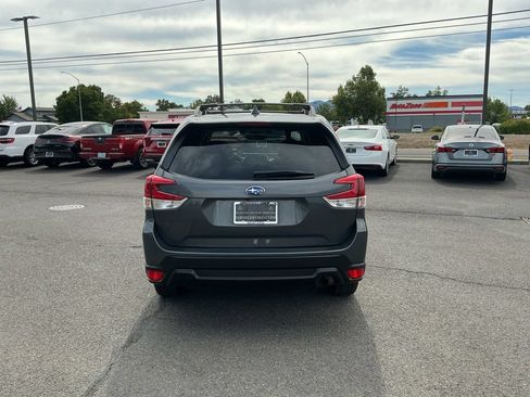 Used 2020 Subaru Forester Premium AWD/4WD image 9