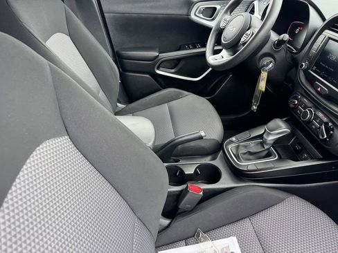 Used 2024 Kia Soul LX w/ Option Group 015 FWD image 8