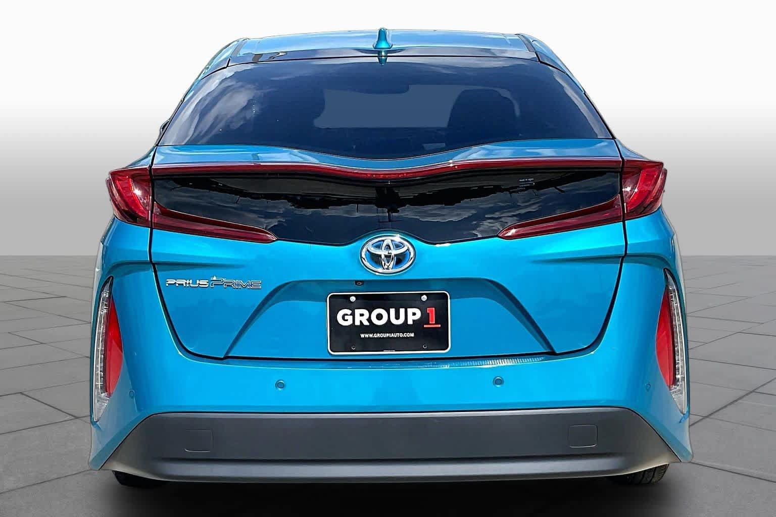 Used 2017 Toyota Prius Prime Advanced w/ Preferred Accessory Package FWD image 5