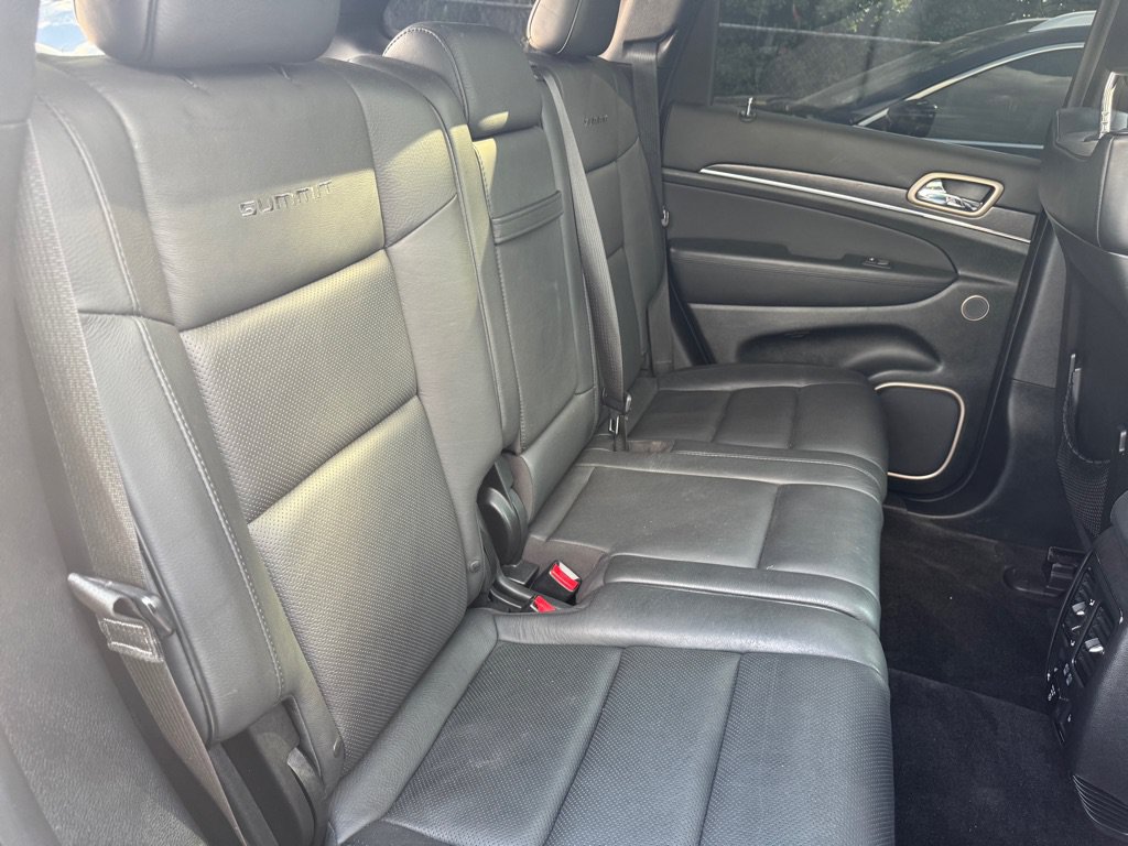 Used 2015 Jeep Grand Cherokee Summit w/ Platinum Series Group AWD/4WD image 29