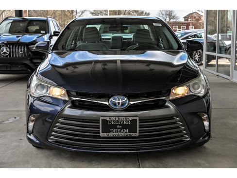 Used 2016 Toyota Camry LE image 4