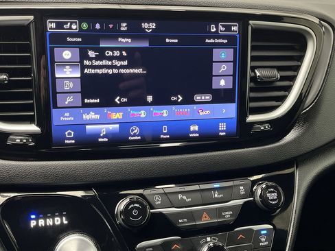 Used 2025 Chrysler Pacifica Select FWD image 18
