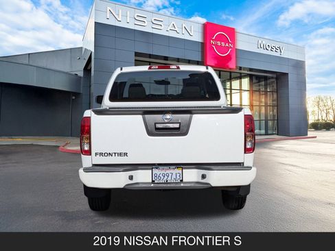 Certified 2019 Nissan Frontier S image 9