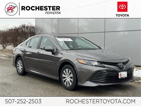 Certified 2020 Toyota Camry LE image 1