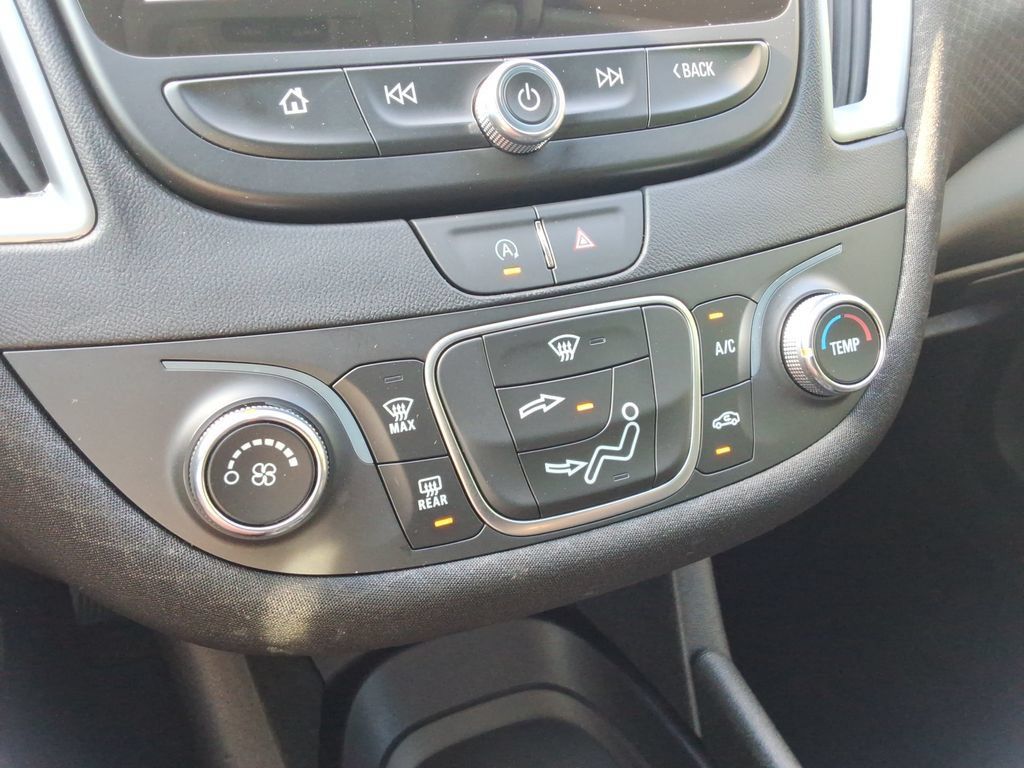 Certified 2025 Chevrolet Malibu RS FWD image 32