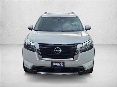 Used 2025 Nissan Pathfinder Platinum AWD/4WD image 2