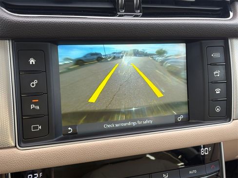 Used 2017 Jaguar XF Premium image 33