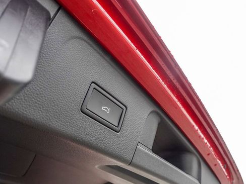 Certified 2025 Volkswagen Atlas SEL image 30