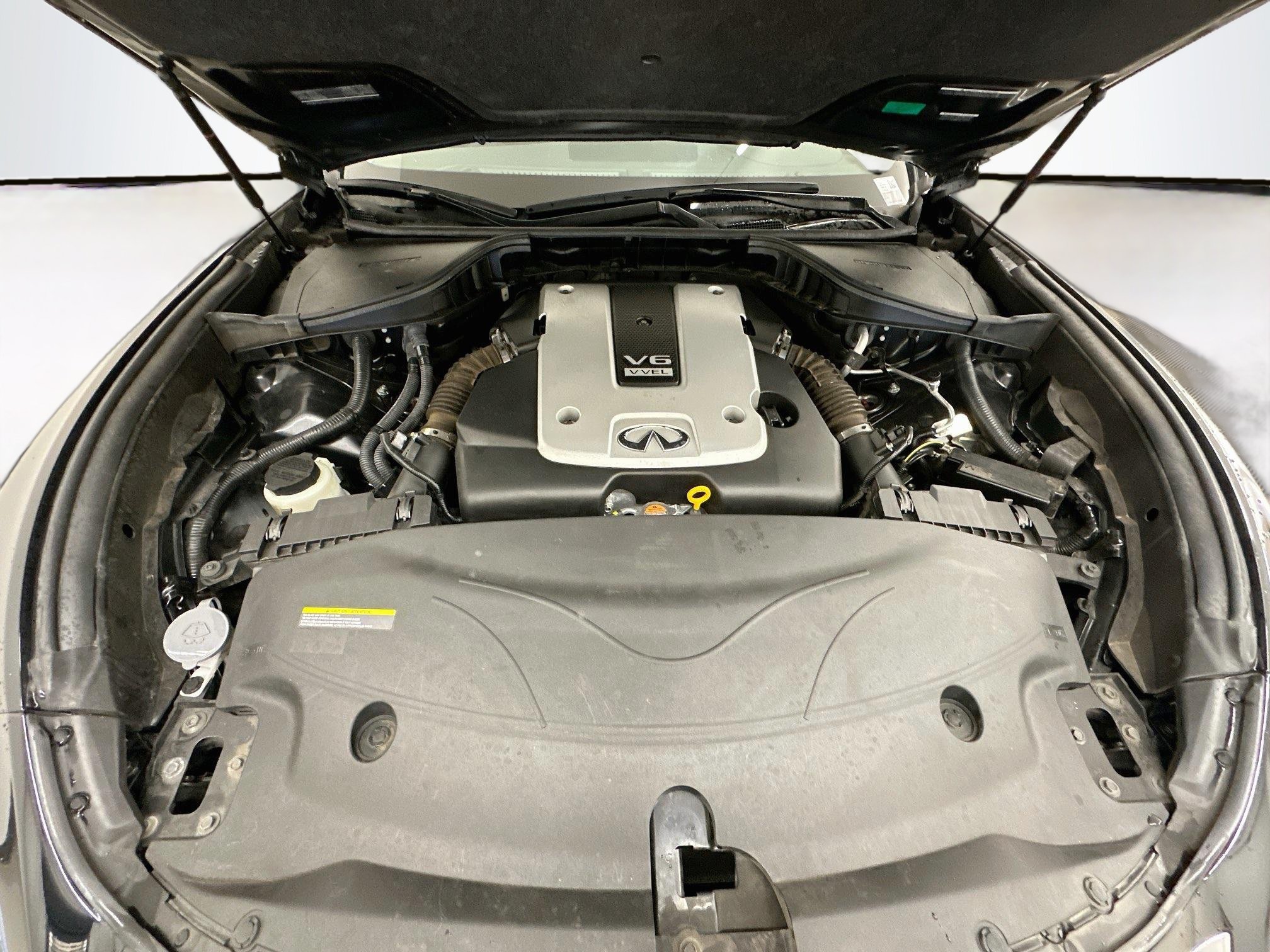 Used 2018 INFINITI Q70 Luxe AWD/4WD image 35
