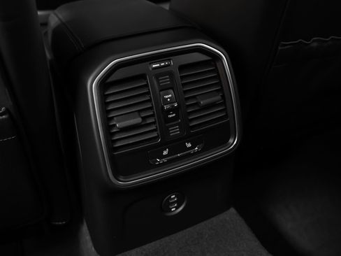 Certified 2026 Porsche Macan image 45