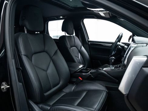 Used 2016 Porsche Cayenne AWD/4WD image 25