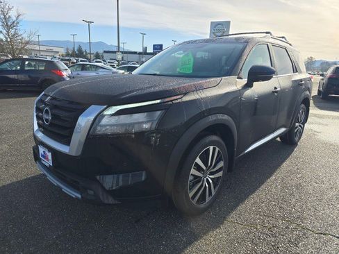 New 2025 Nissan Pathfinder Platinum image 7