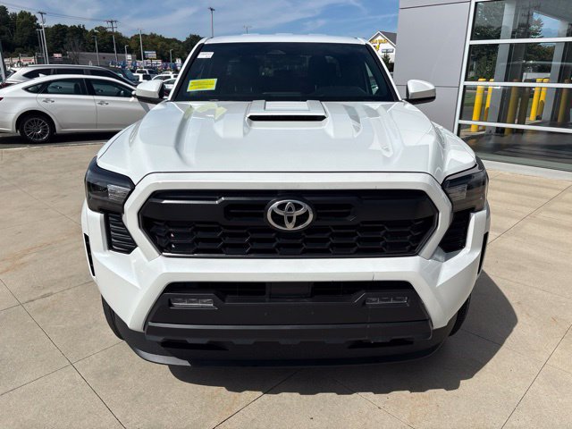 Used 2025 Toyota Tacoma TRD Sport AWD/4WD image 3