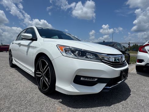 Used 2016 Honda Accord Sport image 2
