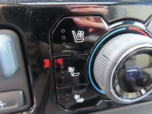 Certified 2025 Chevrolet Silverado 1500 ZR2 w/ Technology Package image 38