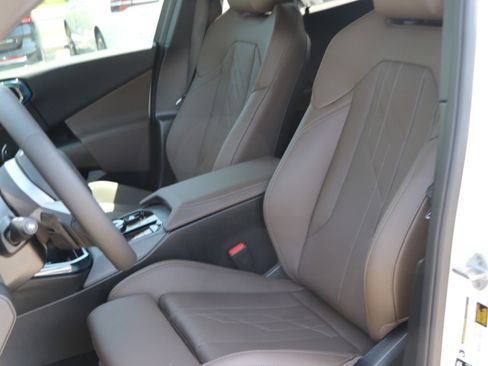 Used 2025 BMW X3 xDrive30i w/ Premium Package image 16